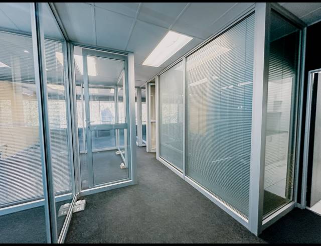 109M² OFFICE TO LET IN BEDFORDVIEW